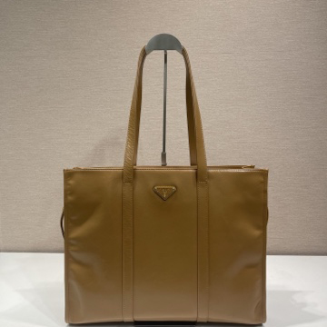 Pra*a tote bags